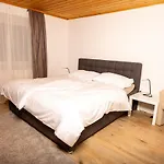 L&p Gerlitzen & Pool - Haus Enzian Apartament *
